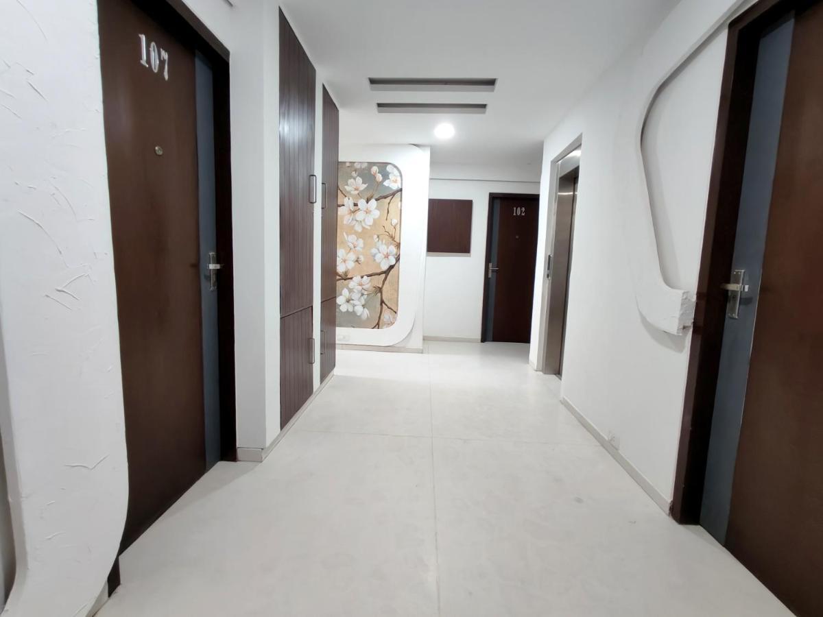 The Sky Imperial Hotel Yahvi Vadodara Exterior foto
